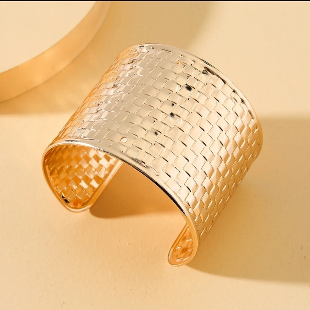 Cuff Bracelet Chic Gold-Tone Woven-Look - Picture 8 of 12